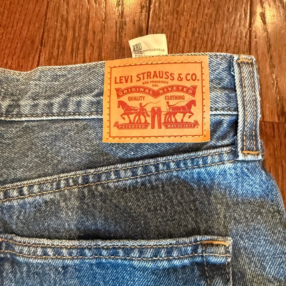 Levi's Women's 94 wide leg jeans 30 - Picture 4 of 7